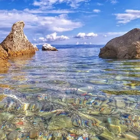Relax Split Area With Jacuzzi And Mountain View Žrnovnica