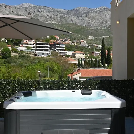Апартаменты Relax Split Area With Jacuzzi And Mountain View *