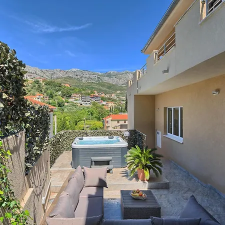 Relax Split Area With Jacuzzi And Mountain View Žrnovnica