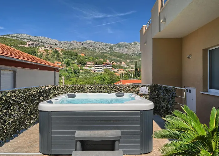 Relax Split Area With Jacuzzi And Mountain View Žrnovnica