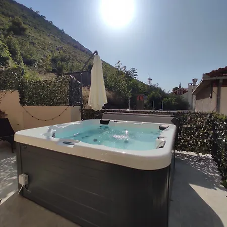 Relax Split Area With Jacuzzi And Mountain View Appartement *