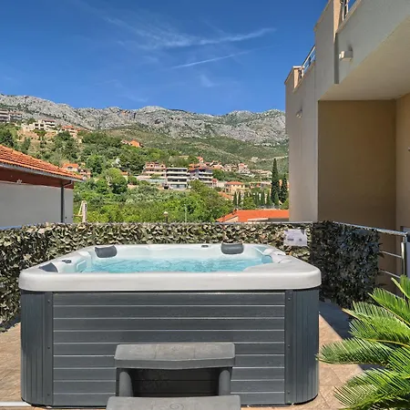 Relax Split Area With Jacuzzi And Mountain View Žrnovnica