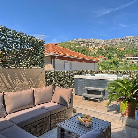 Relax Split Area With Jacuzzi And Mountain View Zrnovnica
